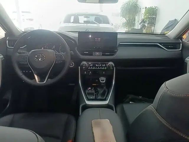Toyota RAV4 — Фото автомобиля 9
