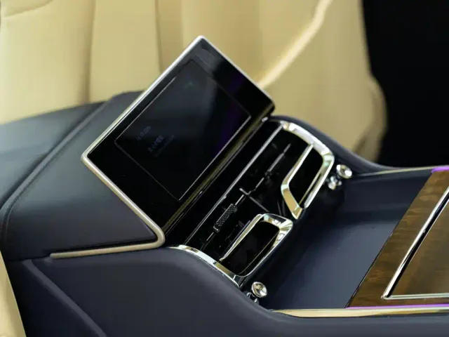 Bentley Flying Spur — Фото автомобиля 15