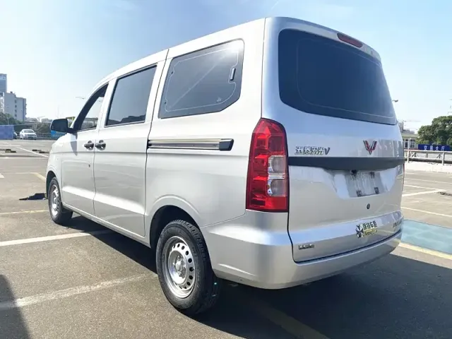 Wuling Hongguang V — Фото автомобиля 4