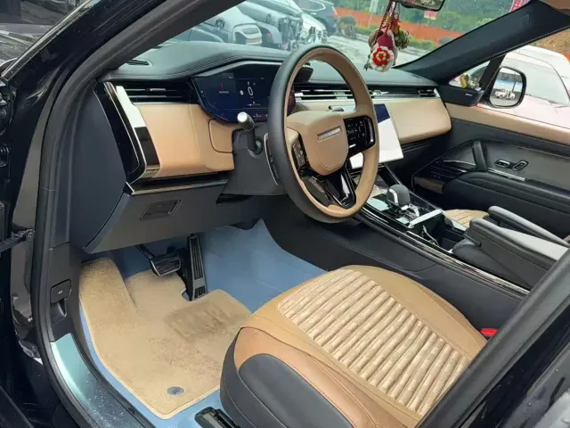 Land Rover Range Rover Sport — Фото автомобиля 3
