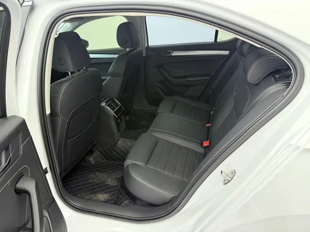 Skoda Superb — Фото автомобиля 14