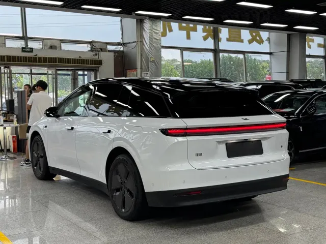 Li Auto i6 — Фото автомобиля 14