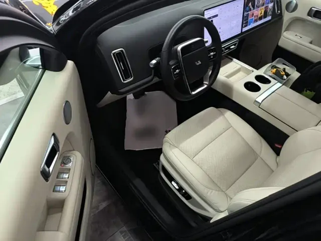Li Auto L9 — Фото автомобиля 15