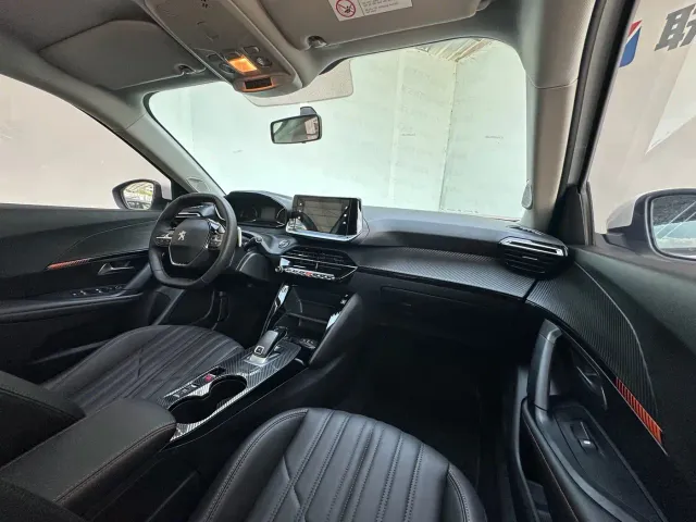 Peugeot 2008 — Фото автомобиля 12