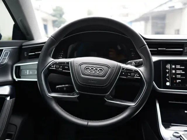 Audi A7L — Фото автомобиля 12