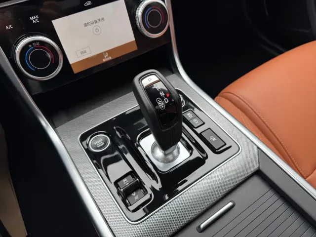 Jaguar XEL — Фото автомобиля 7