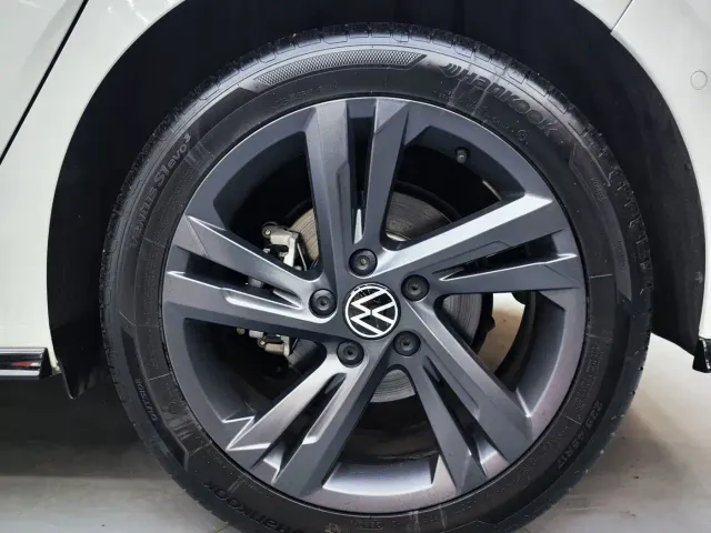 Volkswagen Golf — Фото автомобиля 14