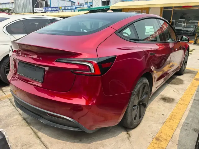 Tesla Model 3 2023 Rear-Wheel Drive — Фото автомобиля 9