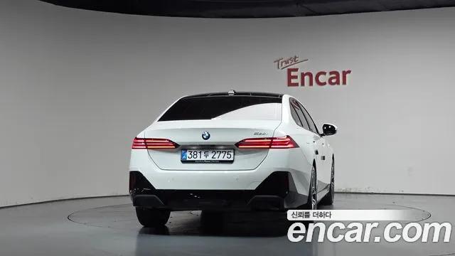 BMW 5 Series G60 — Фото автомобиля 4