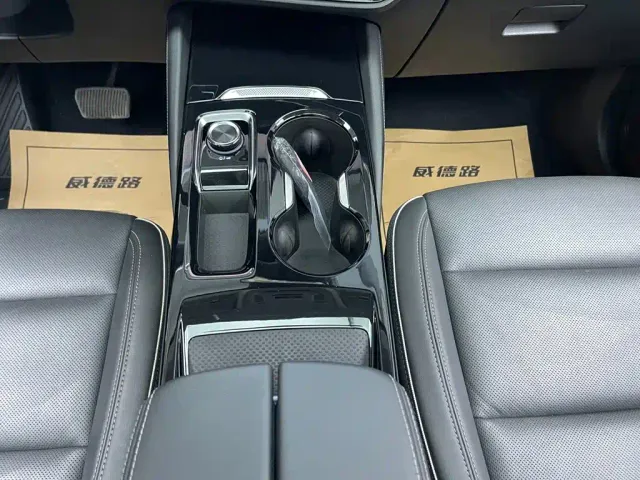 Buick Envision Plus — Фото автомобиля 23