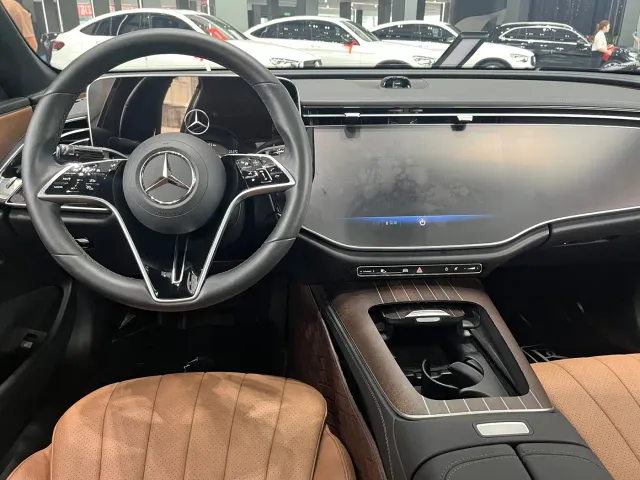 Mercedes-Benz E-Class — Фото автомобиля 6