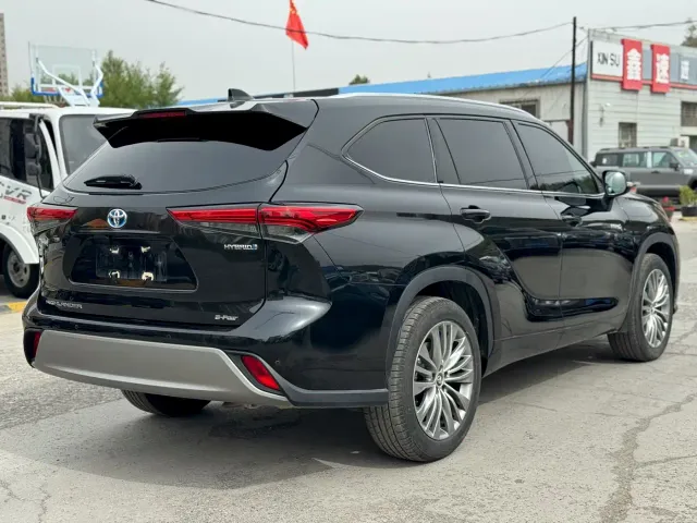 Toyota Highlander — Фото автомобиля 9