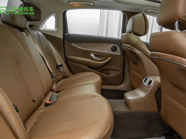 Mercedes-Benz E-Class — Фото автомобиля 16