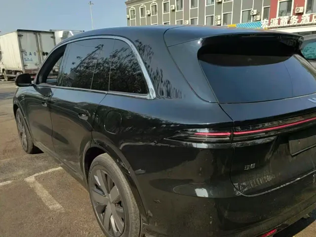 Li Auto L8 — Фото автомобиля 9