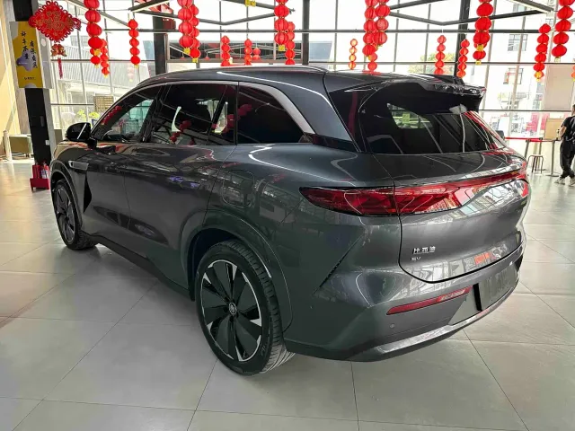 BYD Tang L — Фото автомобиля 10