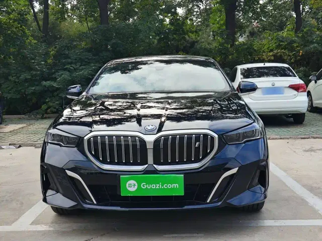 BMW i5 — Фото автомобиля 2