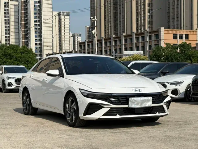 Hyundai Elantra — Фото автомобиля 3