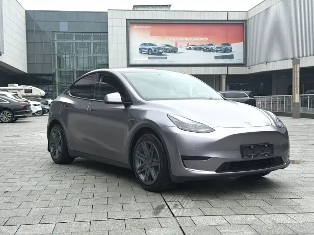 Tesla Model Y — Фото автомобиля 3