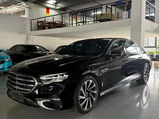 Фотография автомобиля — Mercedes-Benz E-Class