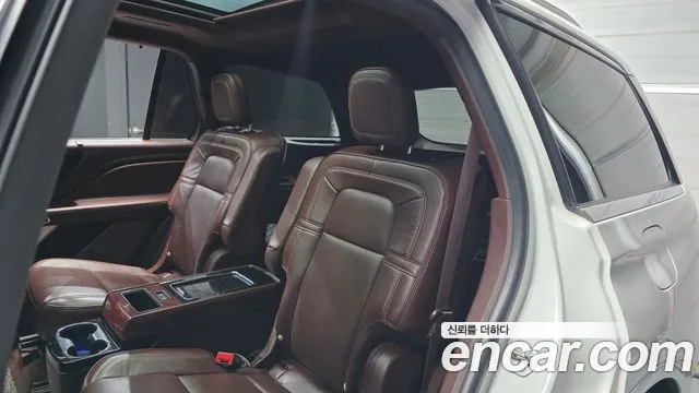 Lincoln Aviator — Фото автомобиля 18