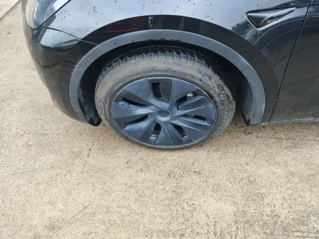 Tesla Model Y — Фото автомобиля 22