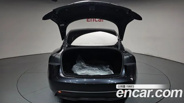 Tesla Model 3 — Фото автомобиля 26