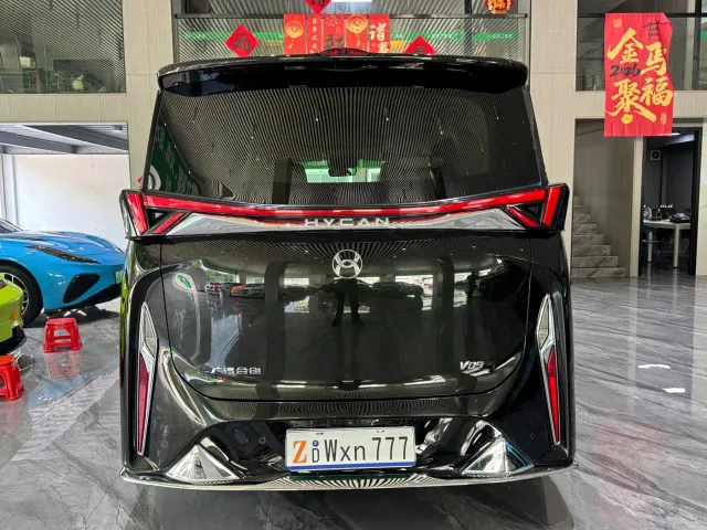 Hycan V09 — Фото автомобиля 8