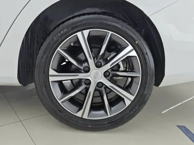 Geely Emgrand — Фото автомобиля 6