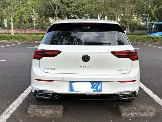Volkswagen Golf — Фото автомобиля 3