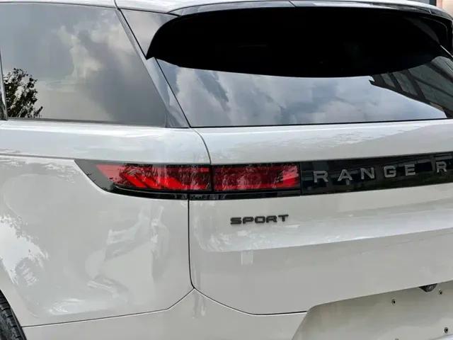 Land Rover Range Rover Sport — Фото автомобиля 7