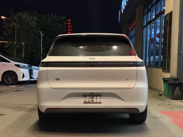 Li Auto L6 — Фото автомобиля 7