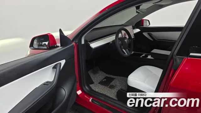 Tesla Model Y — Фото автомобиля 10