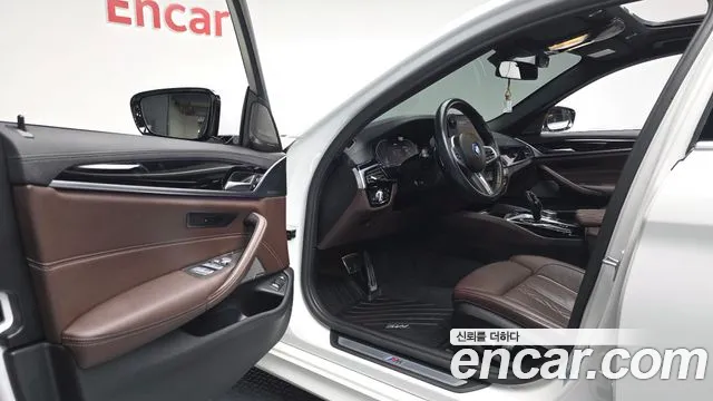 BMW 5 Series G30 — Фото автомобиля 14
