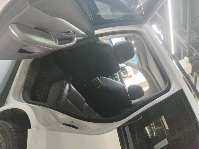Leapmotor C10 — Фото автомобиля 6