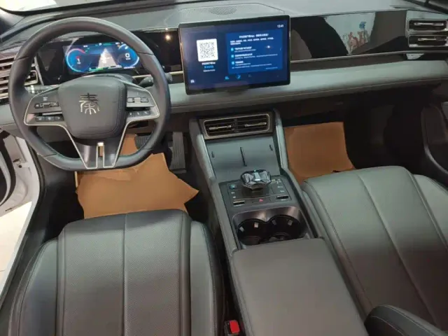 BYD Qin L — Фото автомобиля 9