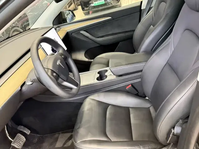 Tesla Model Y — Фото автомобиля 4