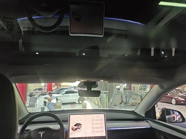 Tesla Model Y — Фото автомобиля 17