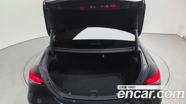 Mercedes-Benz E-Class — Фото автомобиля 30