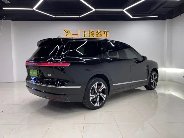 Nio ES8 — Фото автомобиля 24