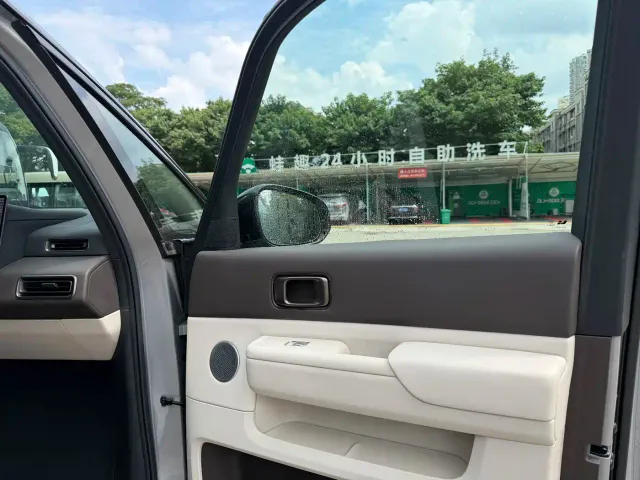 Li Auto MEGA — Фото автомобиля 5