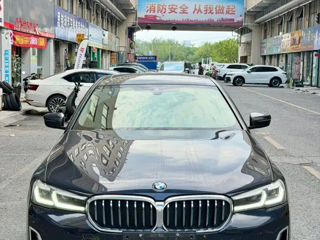 Фотография автомобиля — BMW 5 Series