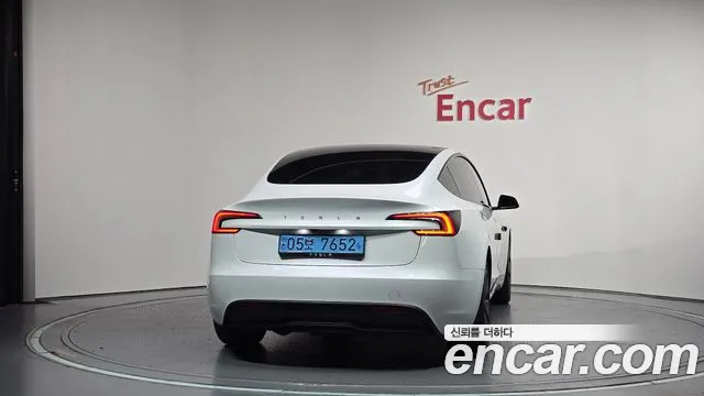 Tesla Model 3 — Фото автомобиля 4
