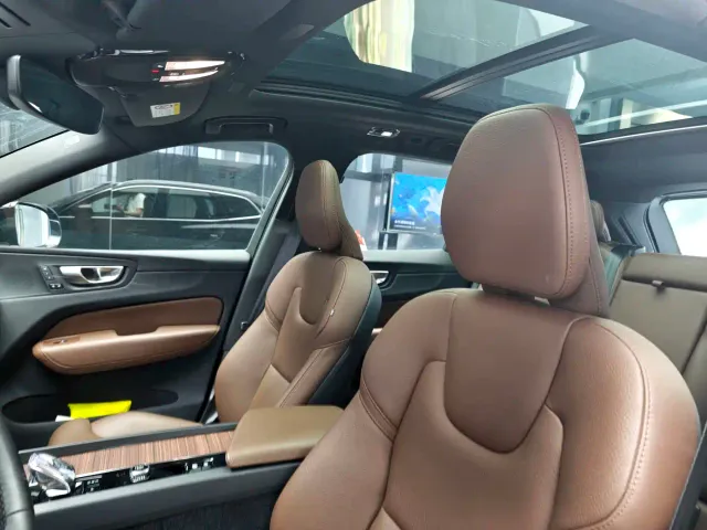 Volvo XC60 — Фото автомобиля 4