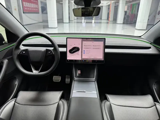 Tesla Model Y — Фото автомобиля 14
