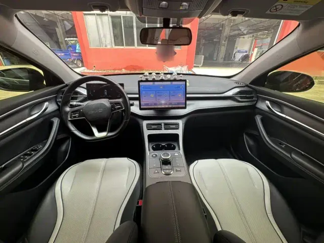 BYD Destroyer 05 2024 Glory Edition DM-i 55KM Luxury — Фото автомобиля 8