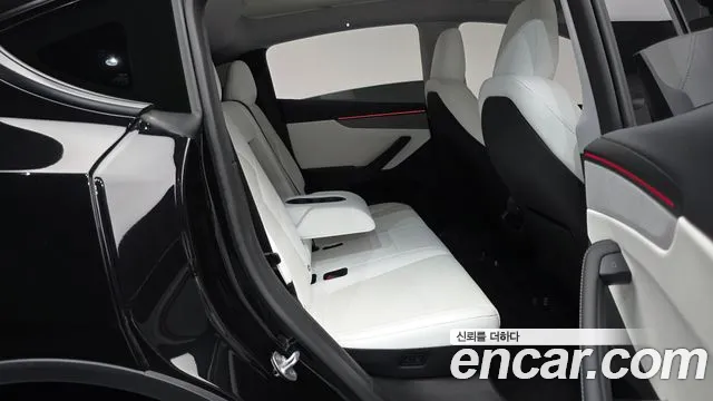 Tesla Model Y — Фото автомобиля 17