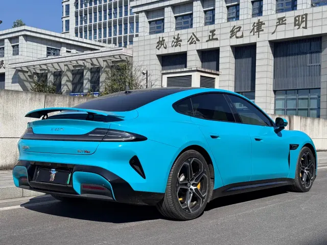 Xiaomi SU7 — Фото автомобиля 11