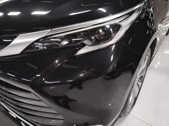 Toyota Sienna — Фото автомобиля 23