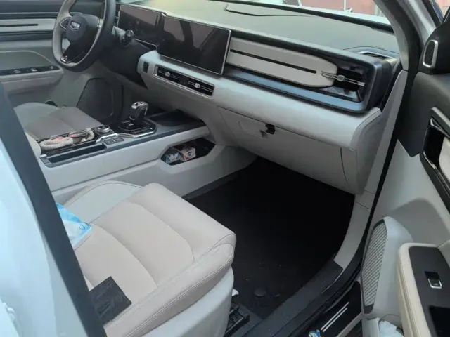 Geely ICON — Фото автомобиля 8