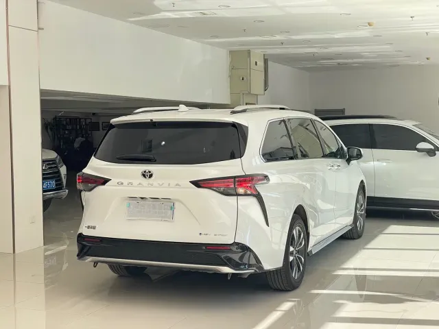 Toyota Granvia — Фото автомобиля 6